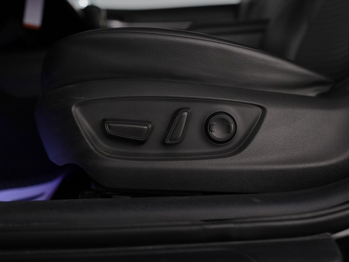 Toyota Camry 2020 - фото автомобиля