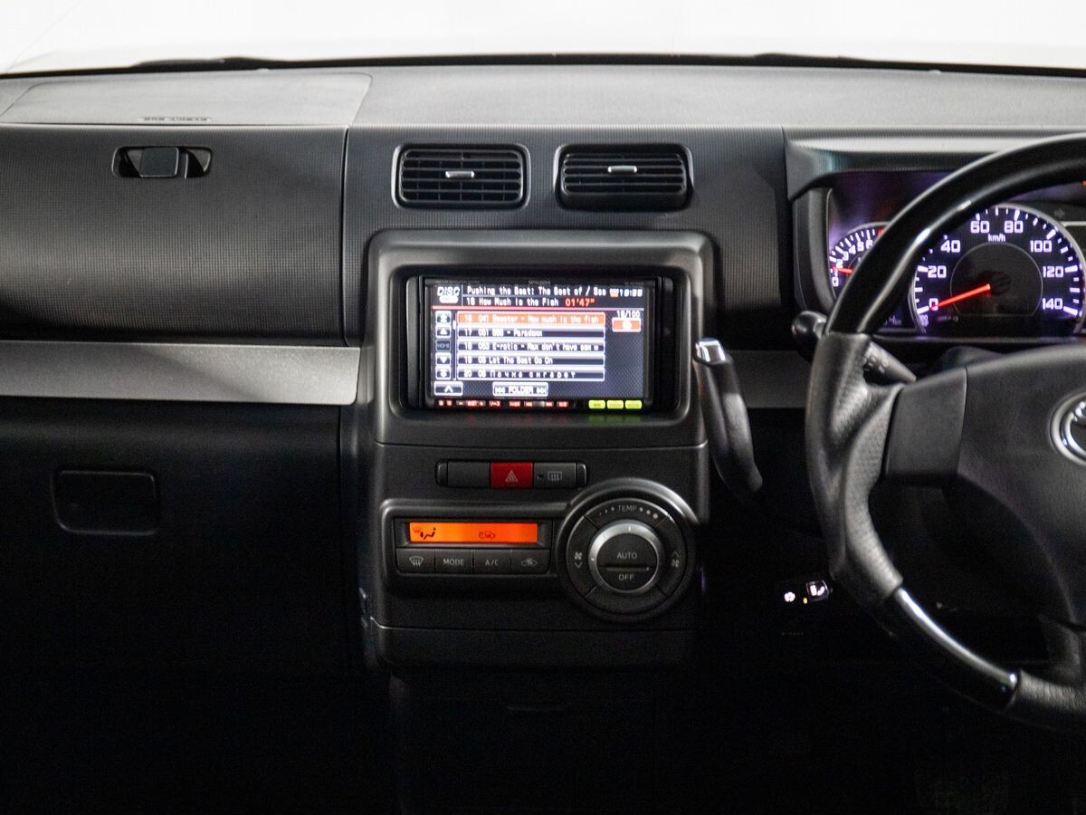 Toyota Pixis Space 2014 - фото автомобиля