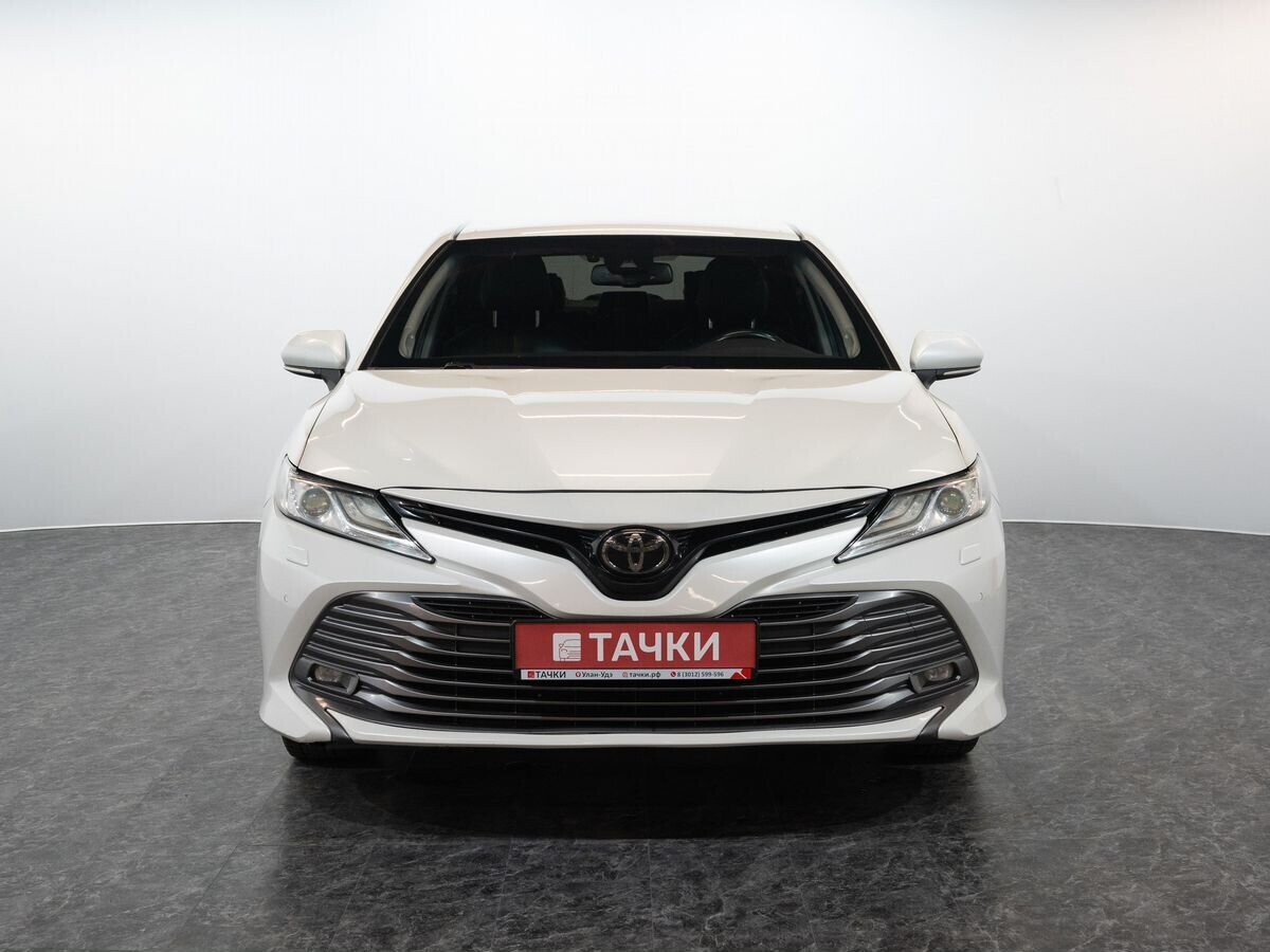 Toyota Camry 2018 - фото автомобиля