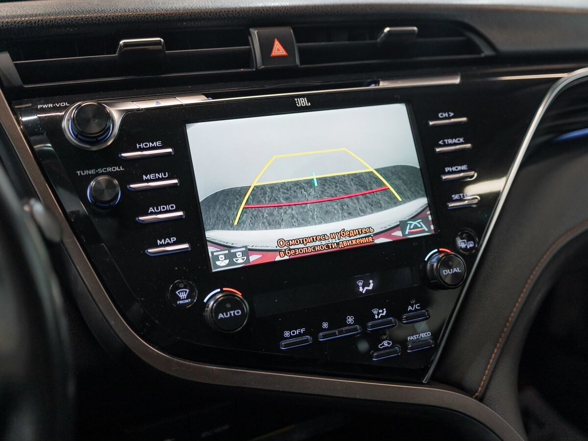 Toyota Camry 2018 - фото автомобиля