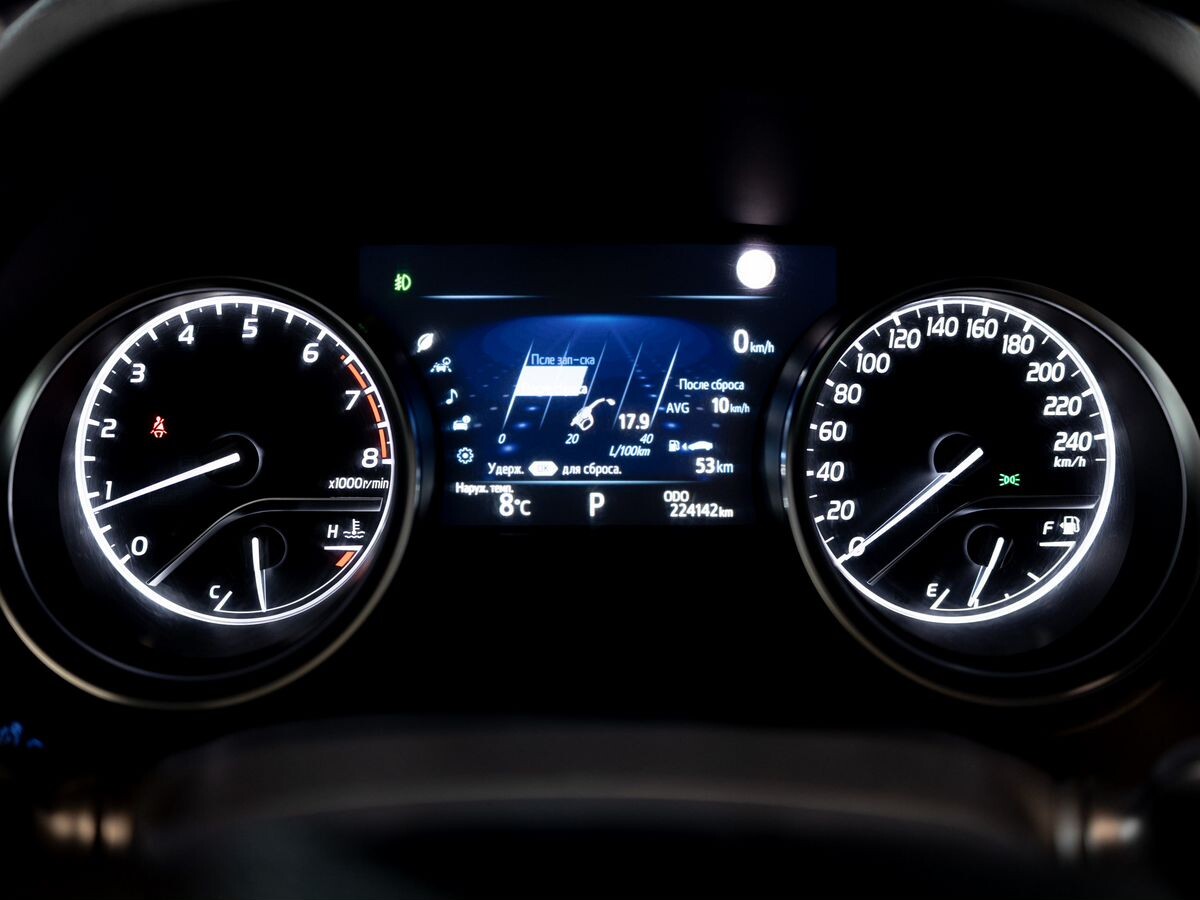 Toyota Camry 2018 - фото автомобиля