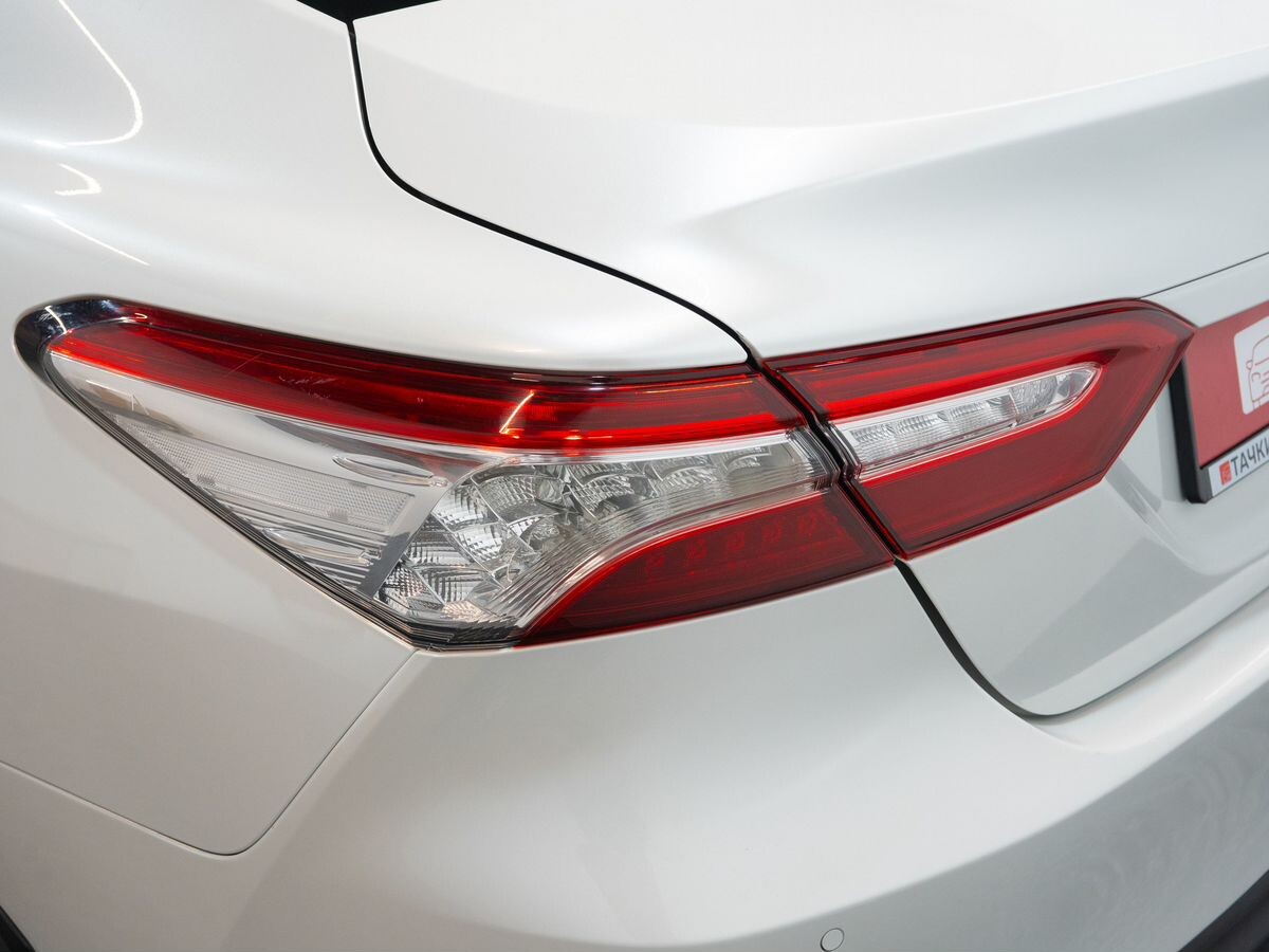 Toyota Camry 2018 - фото автомобиля