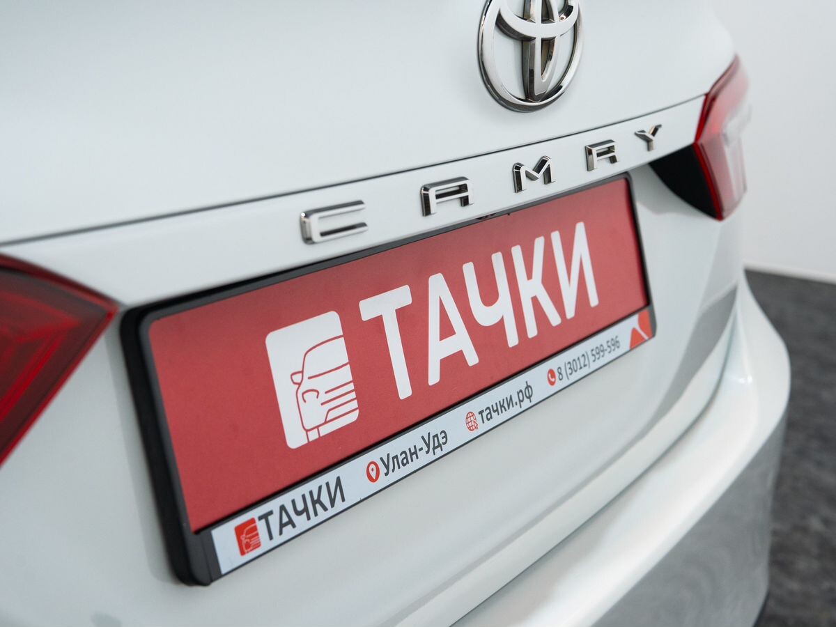 Toyota Camry 2018 - фото автомобиля