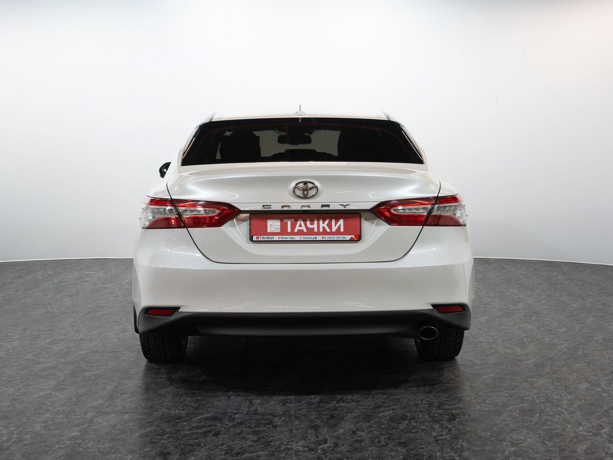 Toyota Camry 2018 - фото автомобиля