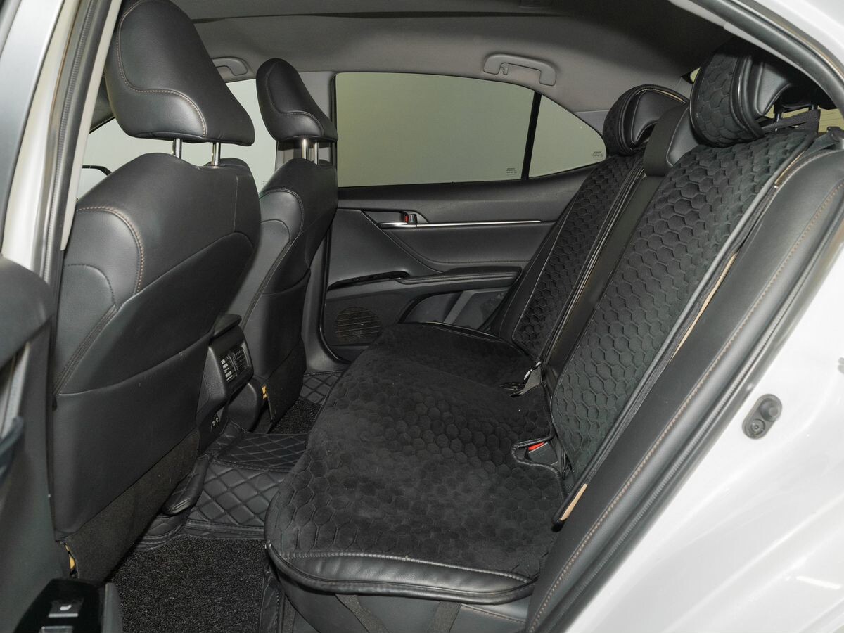 Toyota Camry 2018 - фото автомобиля