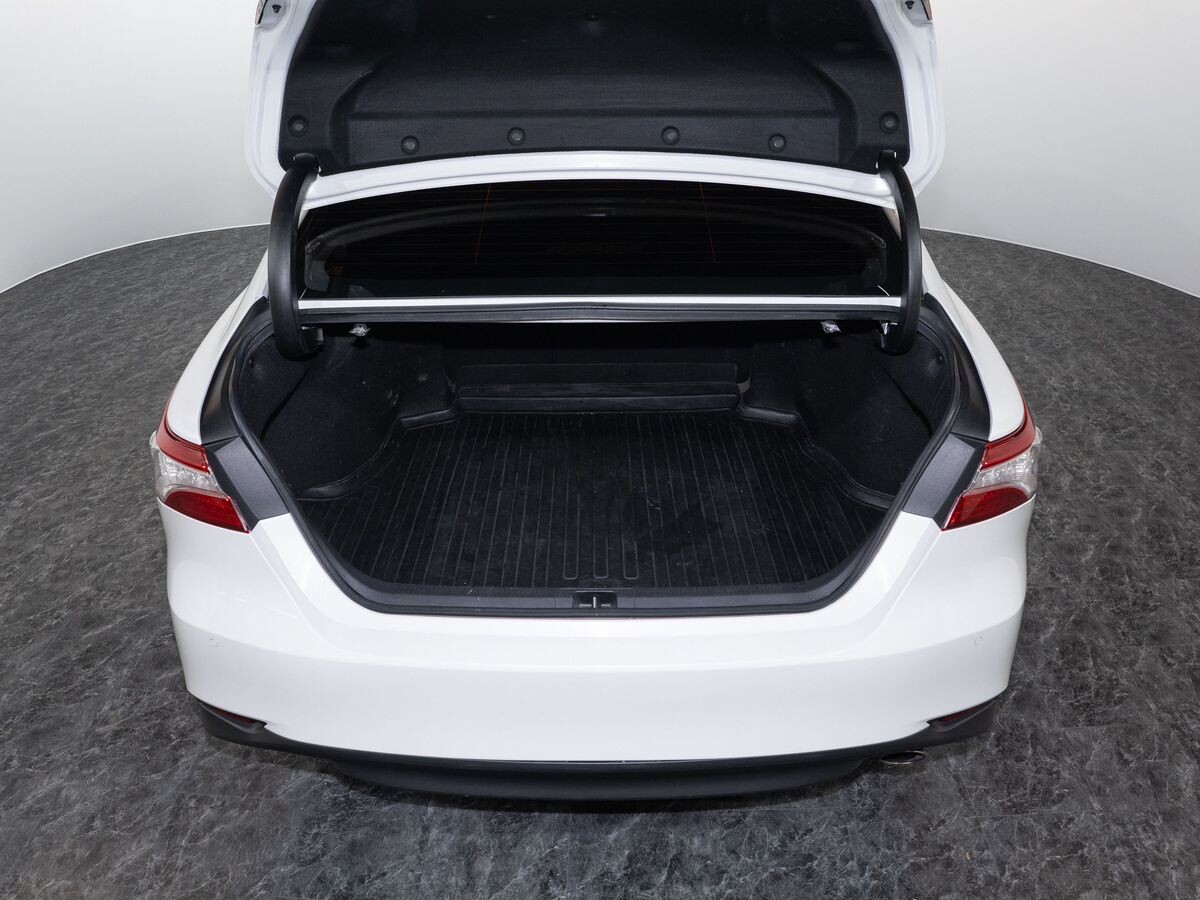 Toyota Camry 2018 - фото автомобиля