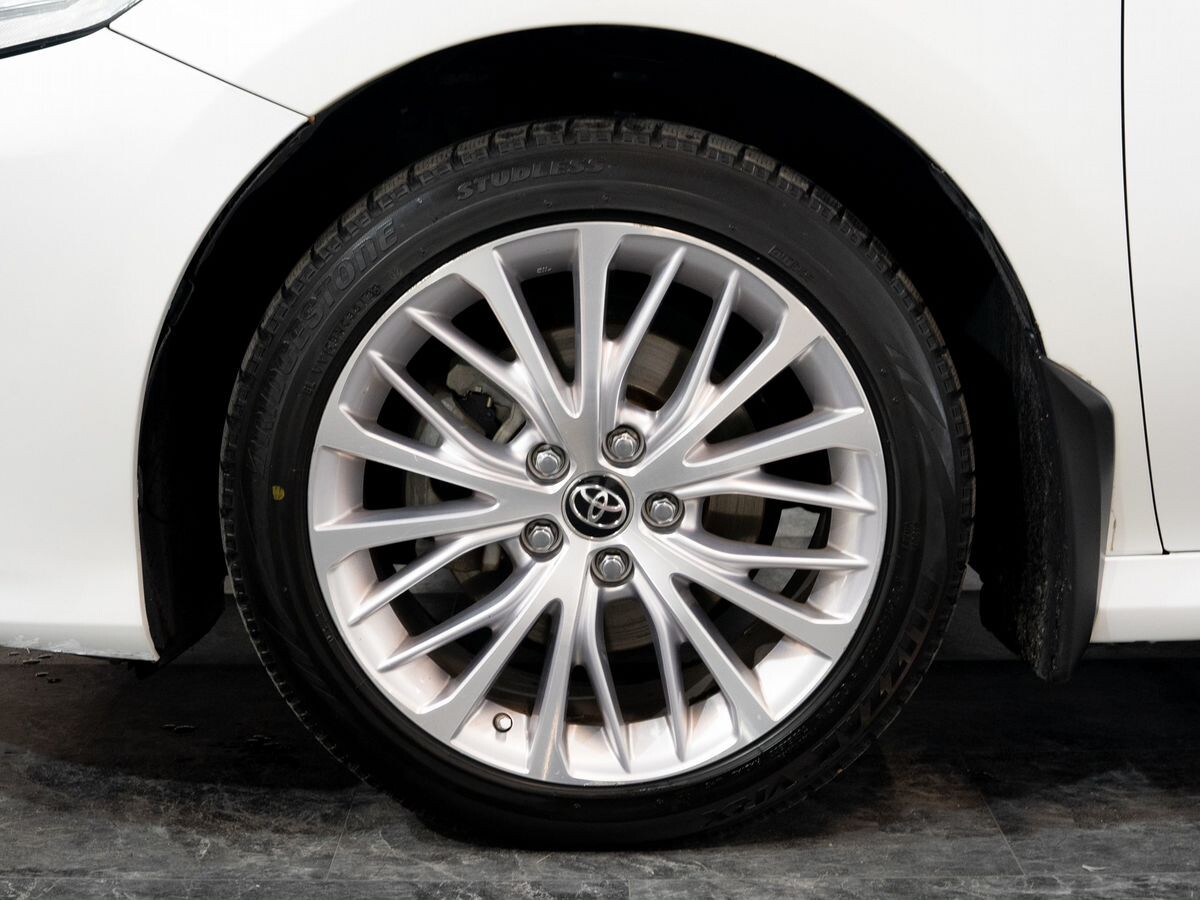 Toyota Camry 2018 - фото автомобиля