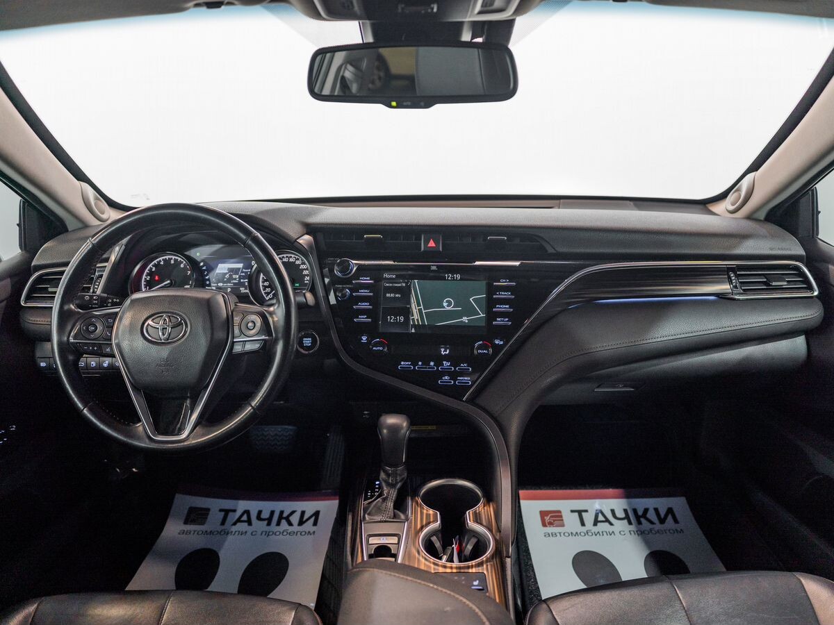 Toyota Camry 2018 - фото автомобиля