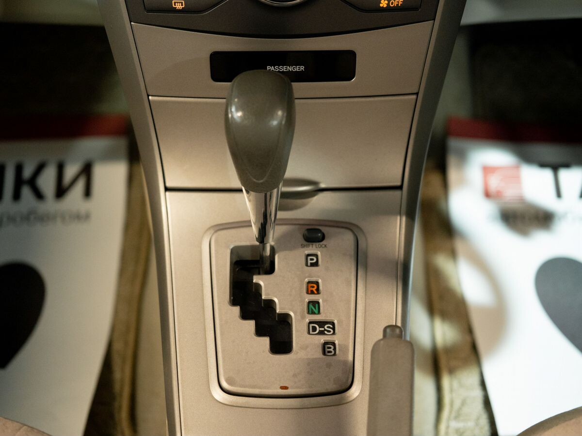 Toyota Corolla 2010 - фото автомобиля