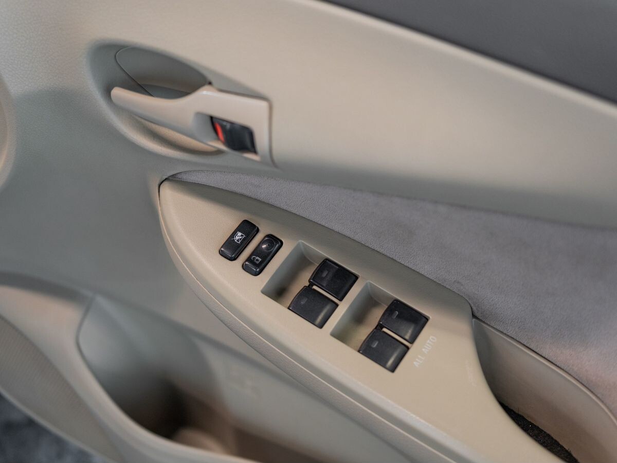 Toyota Corolla 2010 - фото автомобиля