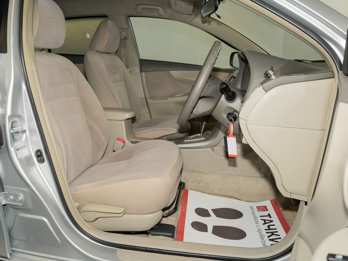 Toyota Corolla 2010 - фото автомобиля