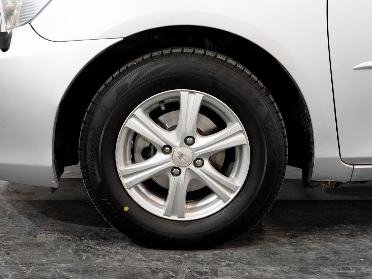 Toyota Corolla 2010 - фото автомобиля