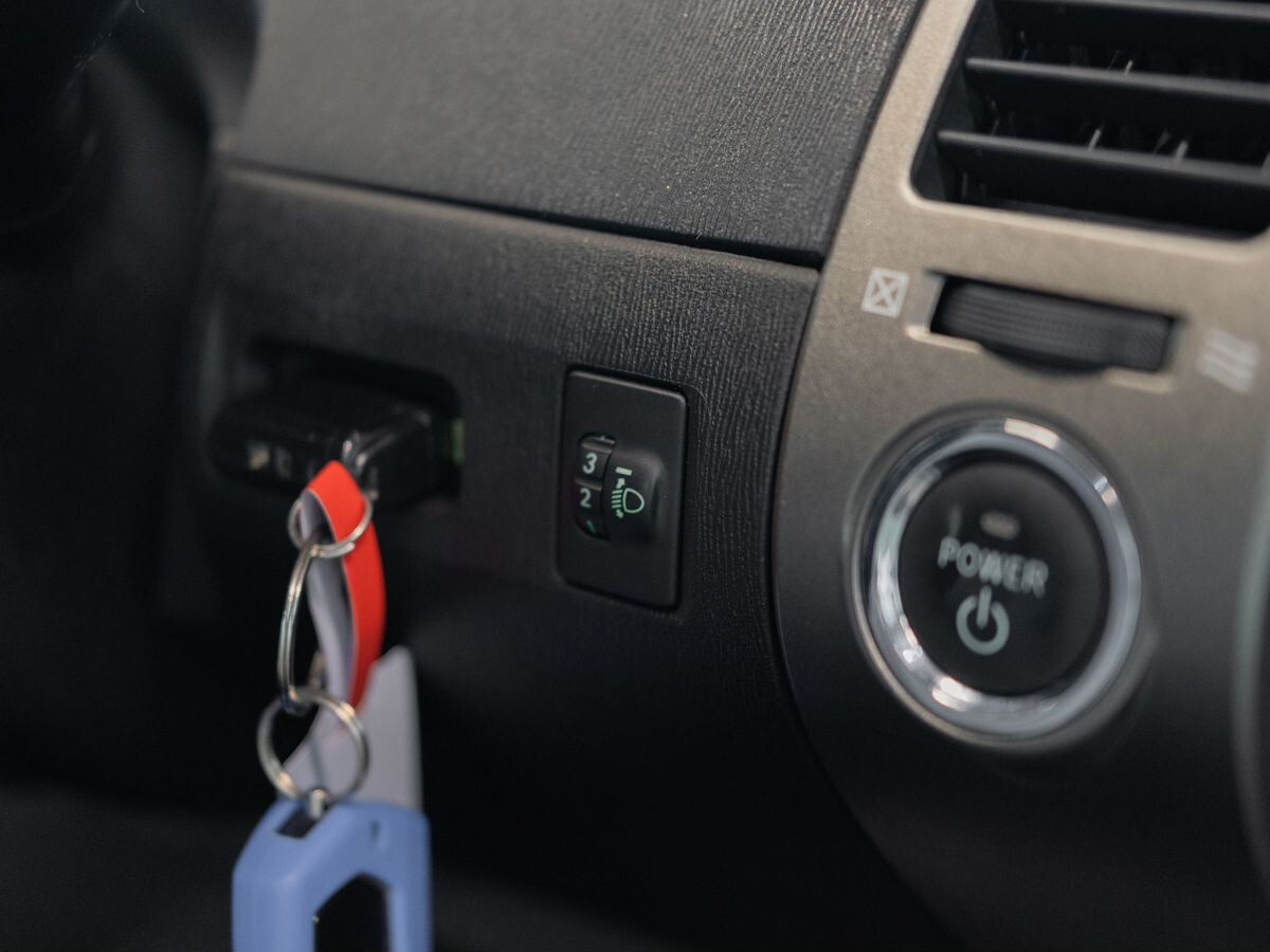 Toyota Prius 2010 - фото автомобиля