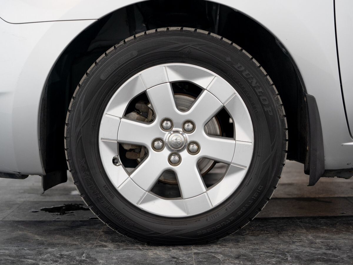 Toyota Prius 2010 - фото автомобиля