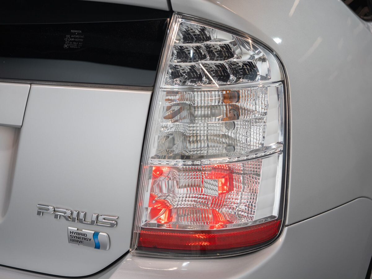 Toyota Prius 2010 - фото автомобиля