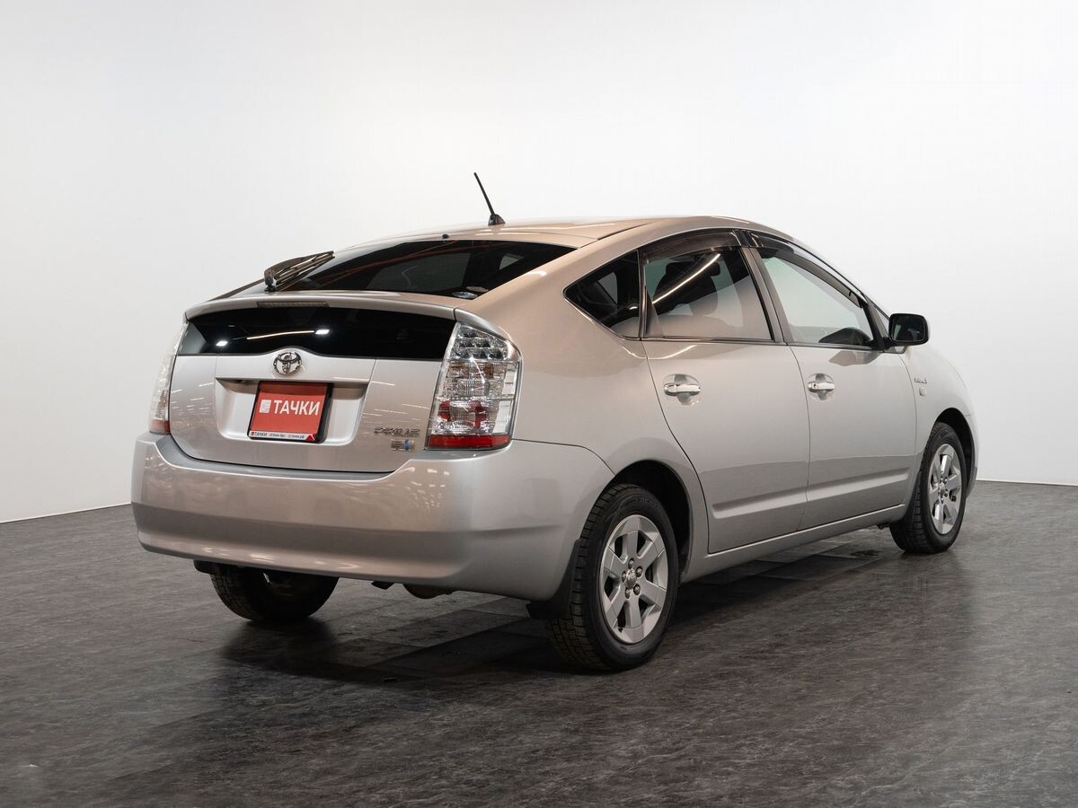 Toyota Prius 2010 - фото автомобиля