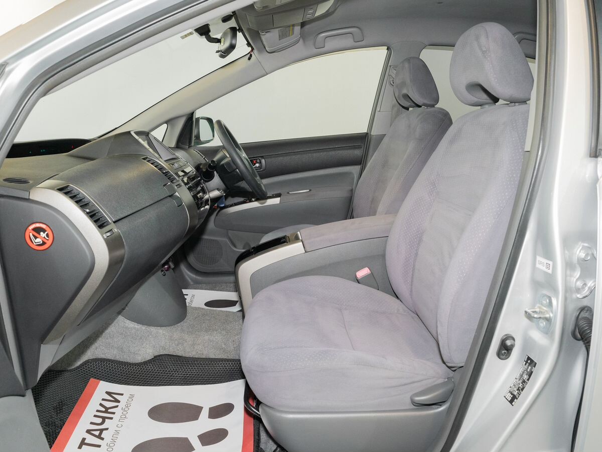 Toyota Prius 2010 - фото автомобиля