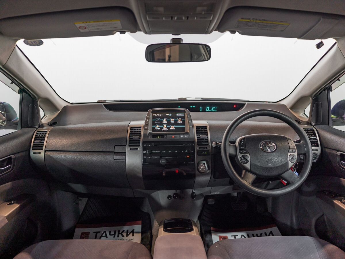 Toyota Prius 2010 - фото автомобиля