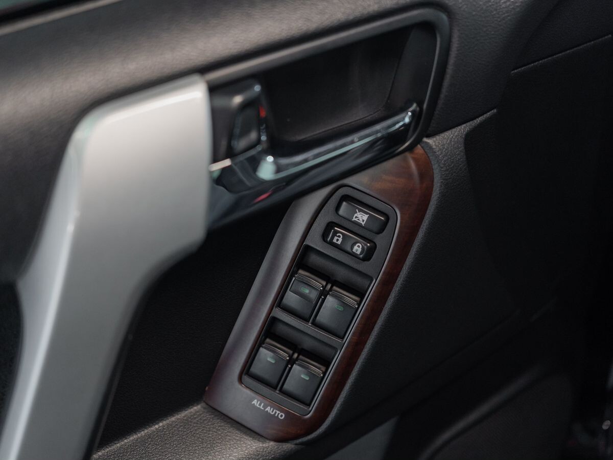 Toyota Land Cruiser Prado 2014 - фото автомобиля