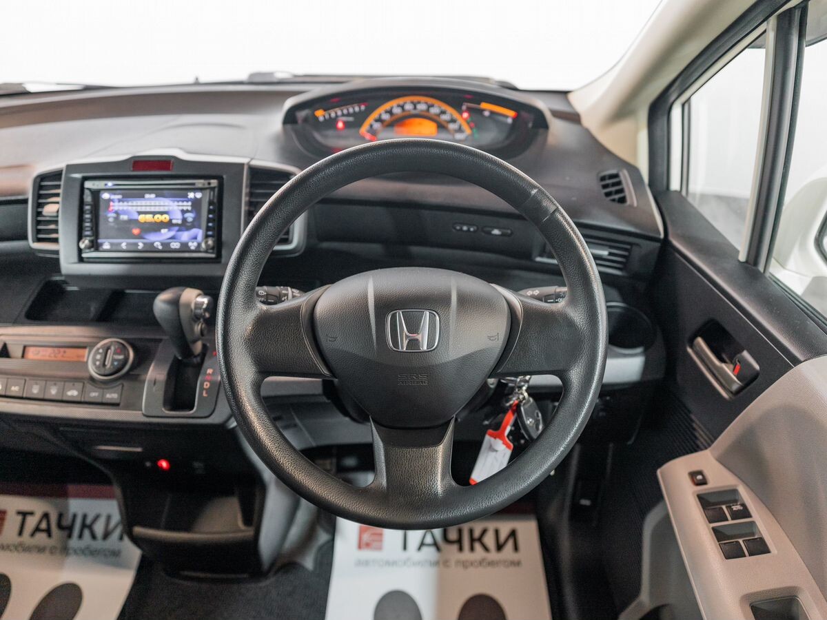 Honda Freed 2010 - фото автомобиля