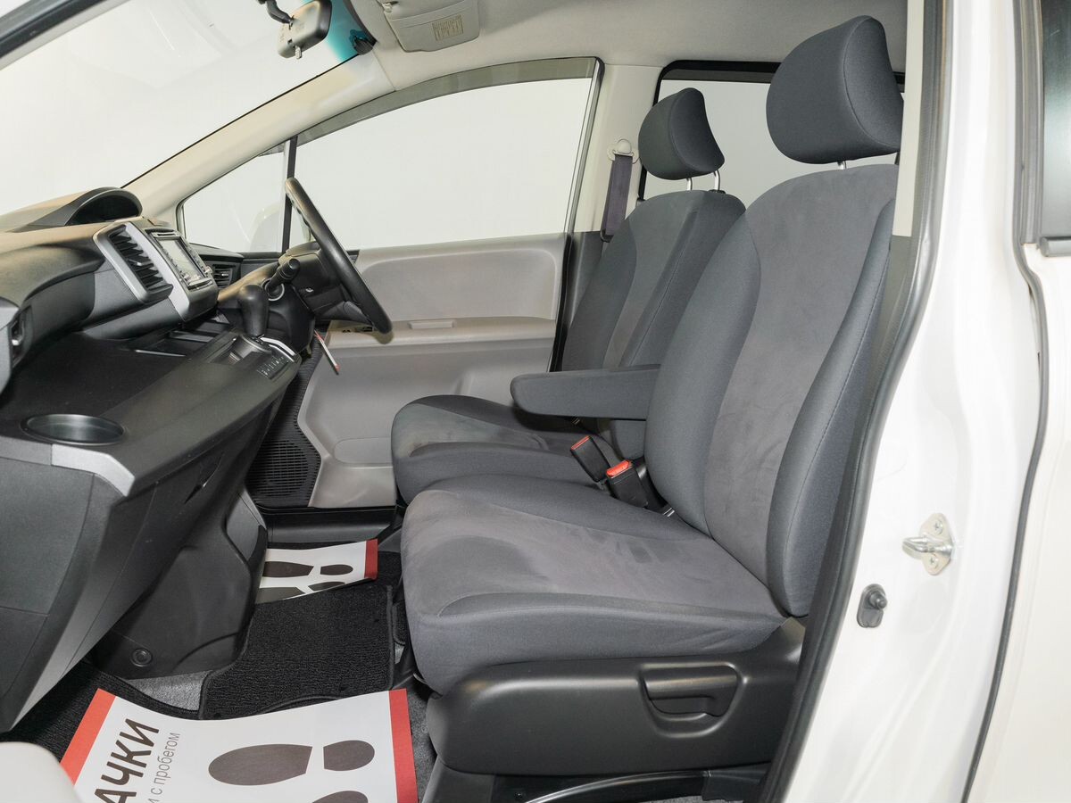 Honda Freed 2010 - фото автомобиля