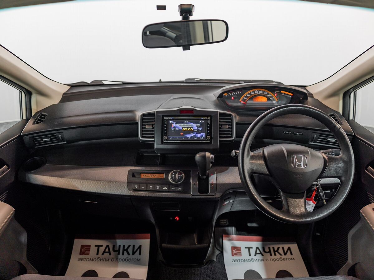 Honda Freed 2010 - фото автомобиля