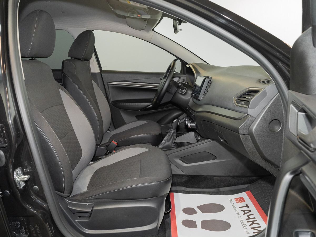 Lada (ВАЗ) Vesta 2024 - фото автомобиля