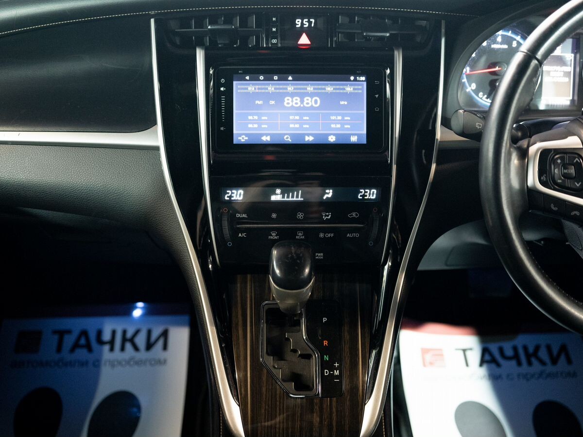 Toyota Harrier 2017 - фото автомобиля