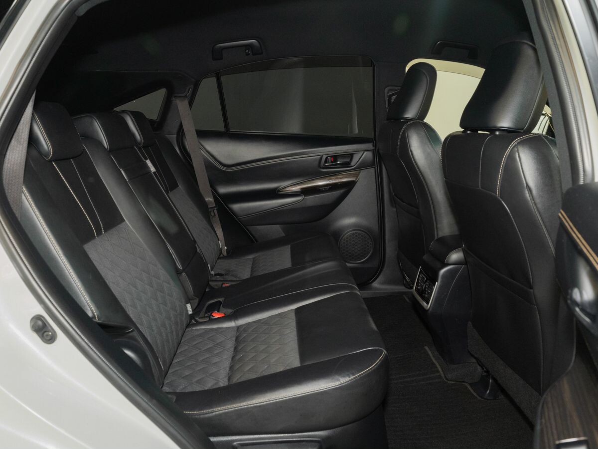 Toyota Harrier 2017 - фото автомобиля