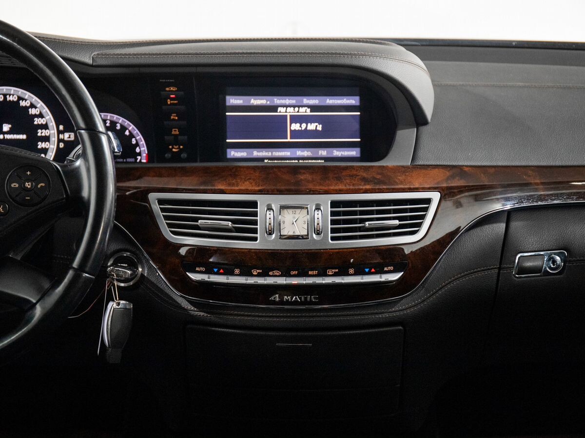 Mercedes-Benz S-Класс 2011 - фото автомобиля