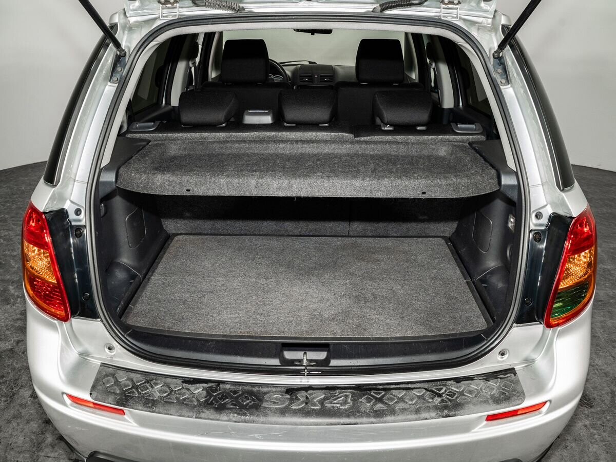 Suzuki SX4 2010 - фото автомобиля