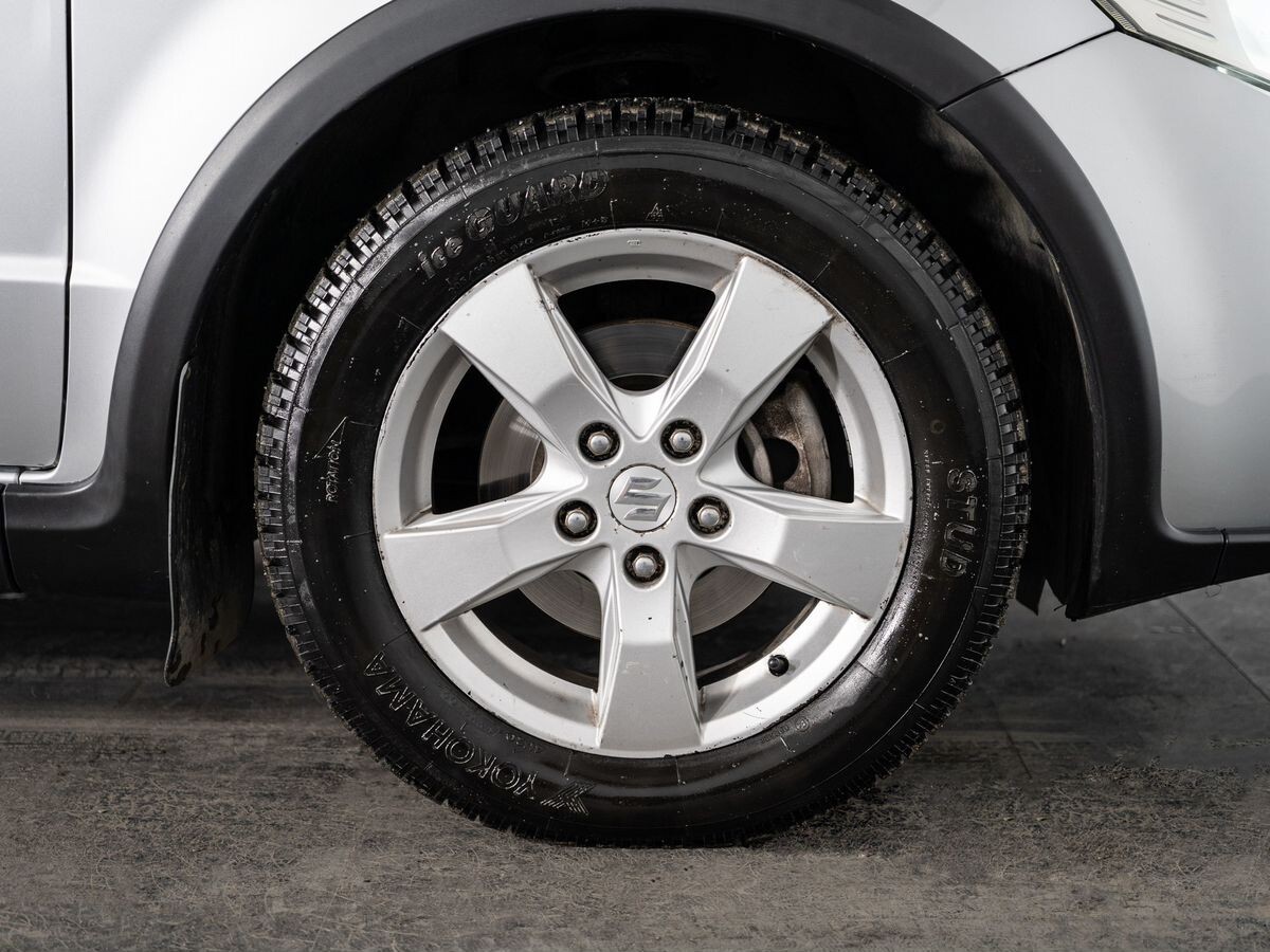Suzuki SX4 2010 - фото автомобиля
