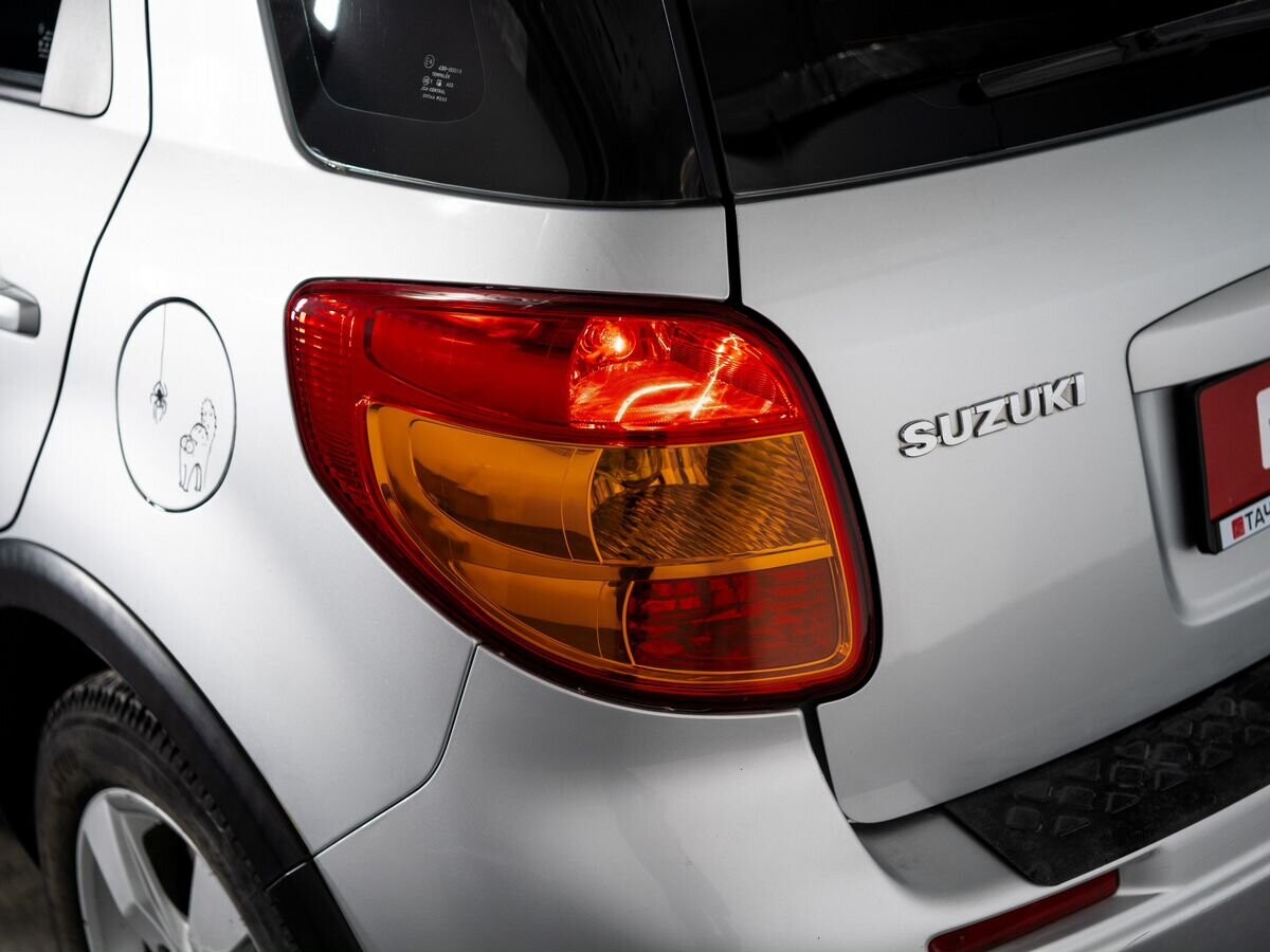 Suzuki SX4 2010 - фото автомобиля