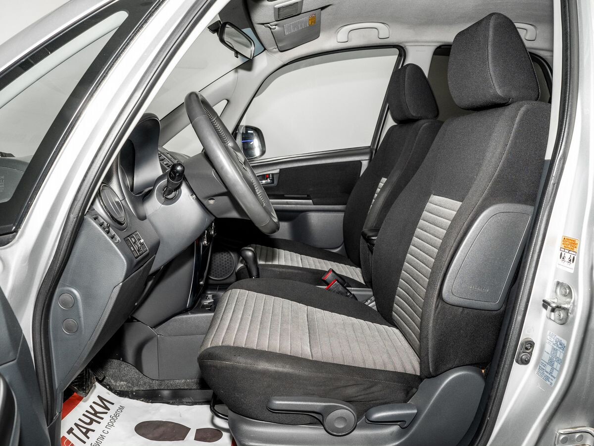 Suzuki SX4 2010 - фото автомобиля