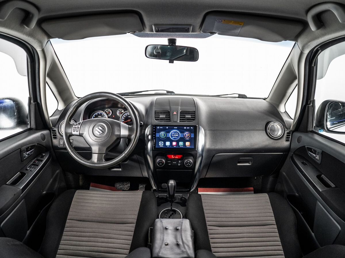 Suzuki SX4 2010 - фото автомобиля