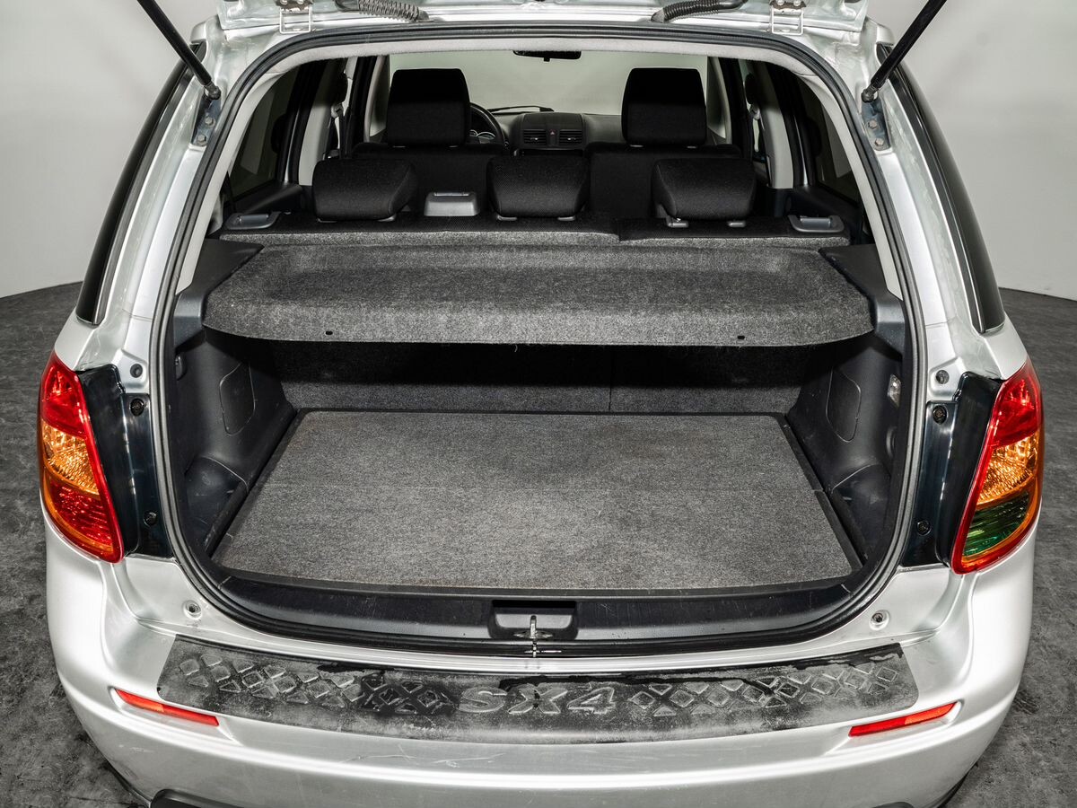 Suzuki SX4 2010 - фото автомобиля