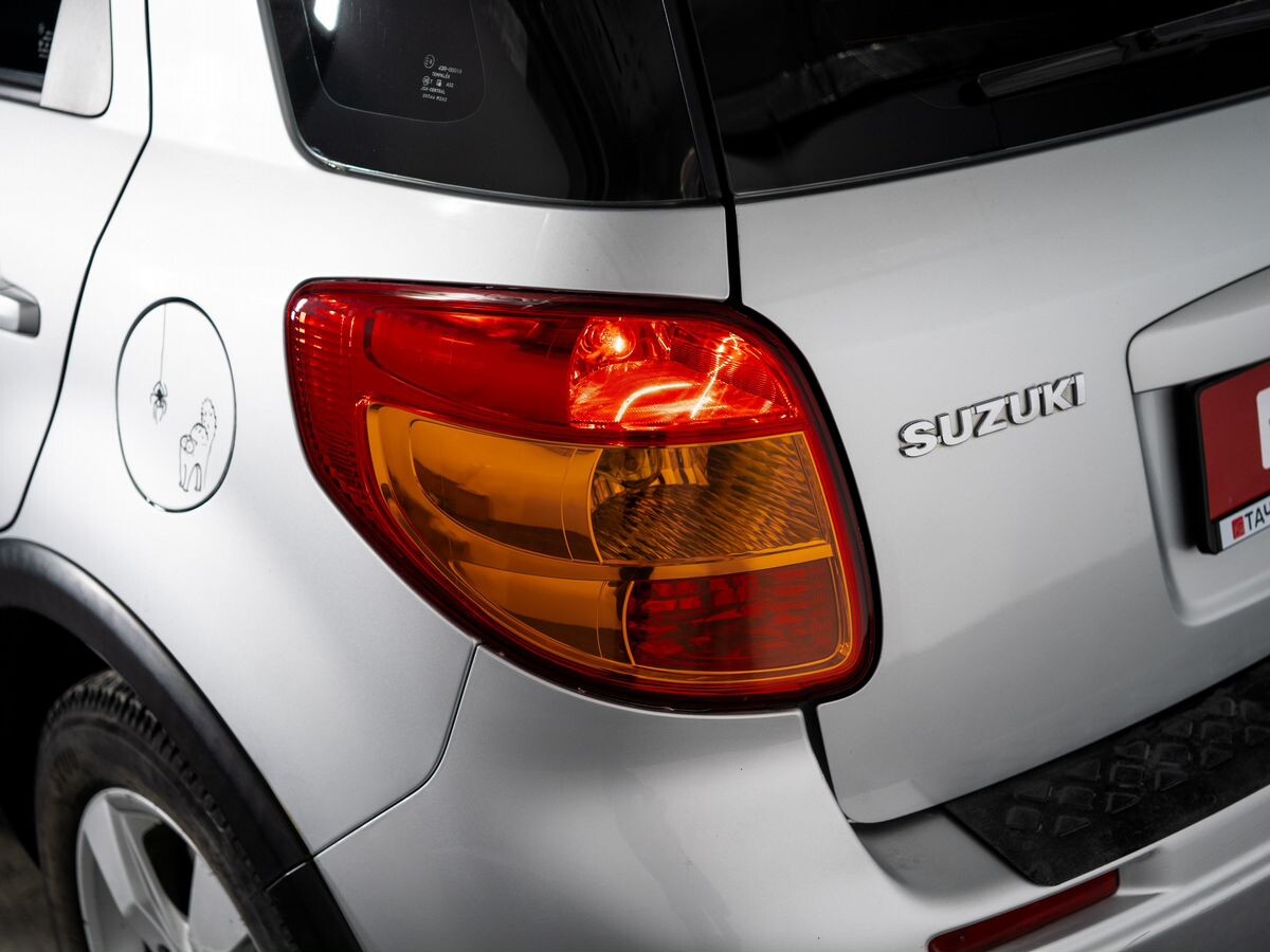 Suzuki SX4 2010 - фото автомобиля