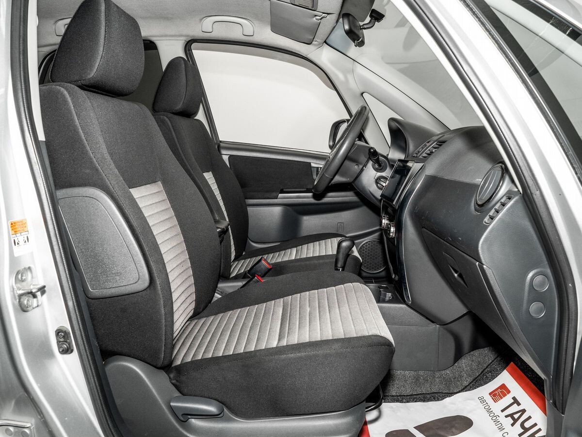 Suzuki SX4 2010 - фото автомобиля