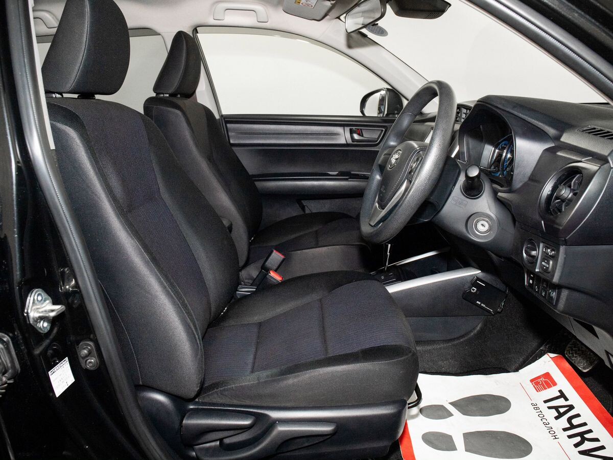 Toyota Corolla 2018 - фото автомобиля