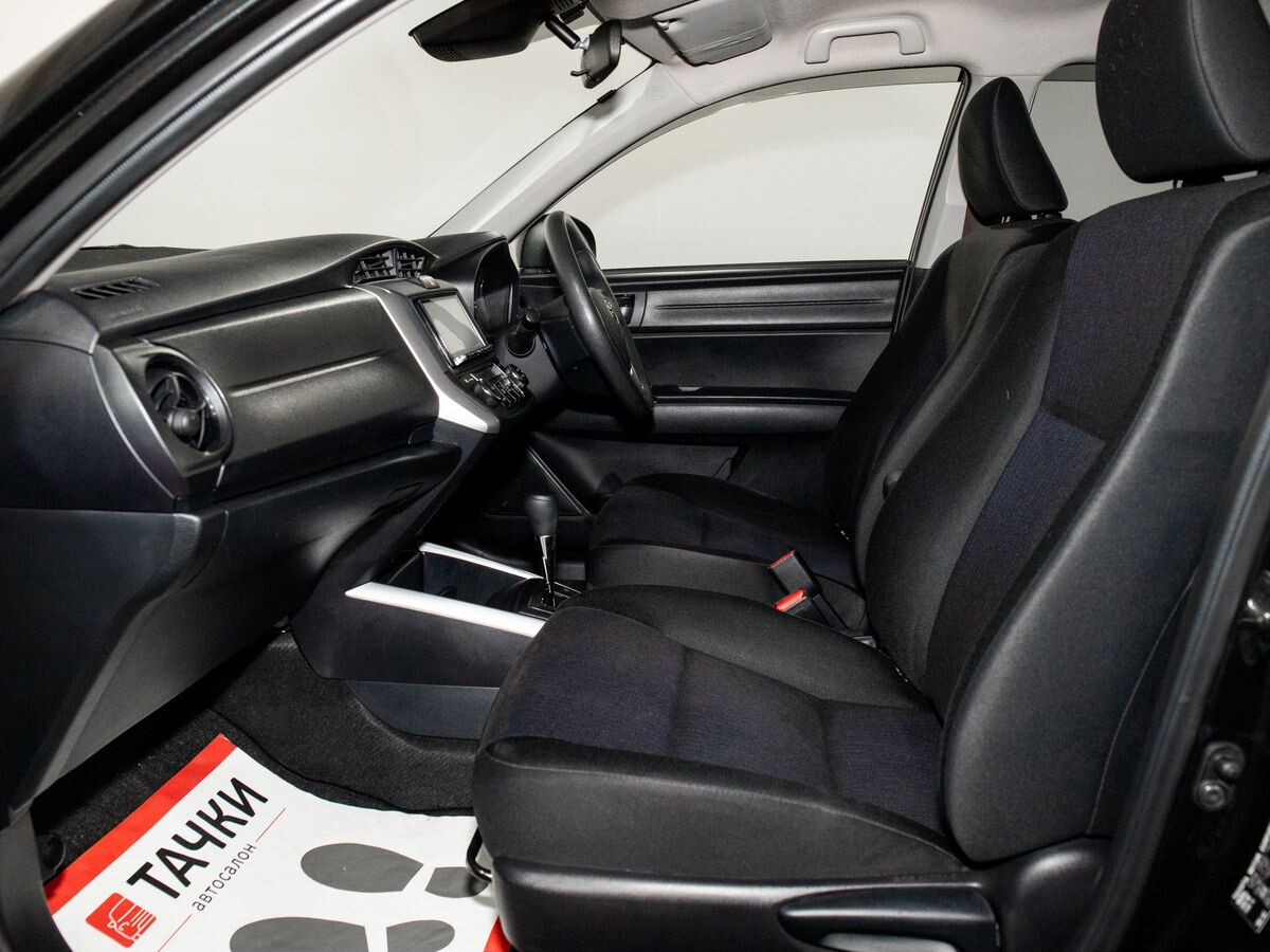 Toyota Corolla 2018 - фото автомобиля