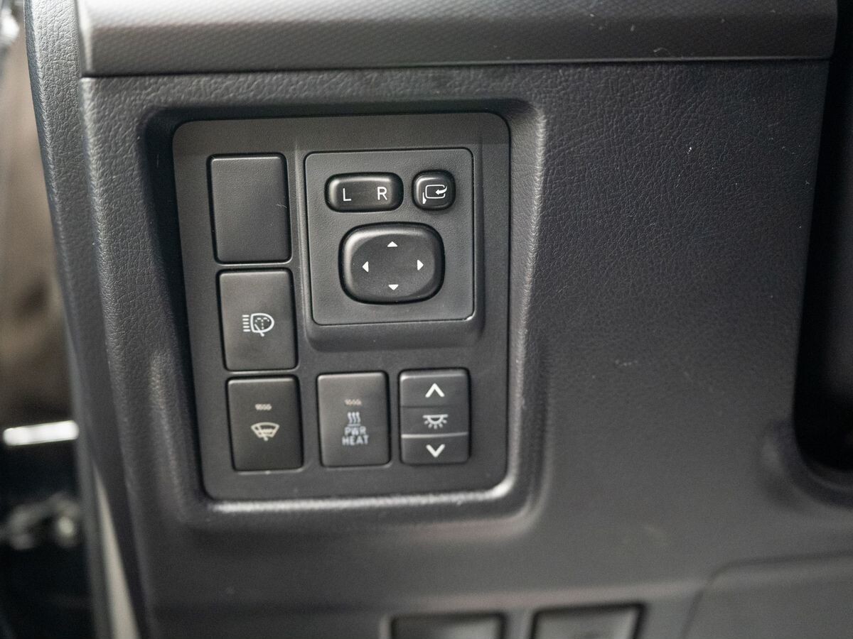 Toyota Land Cruiser Prado 2012 - фото автомобиля