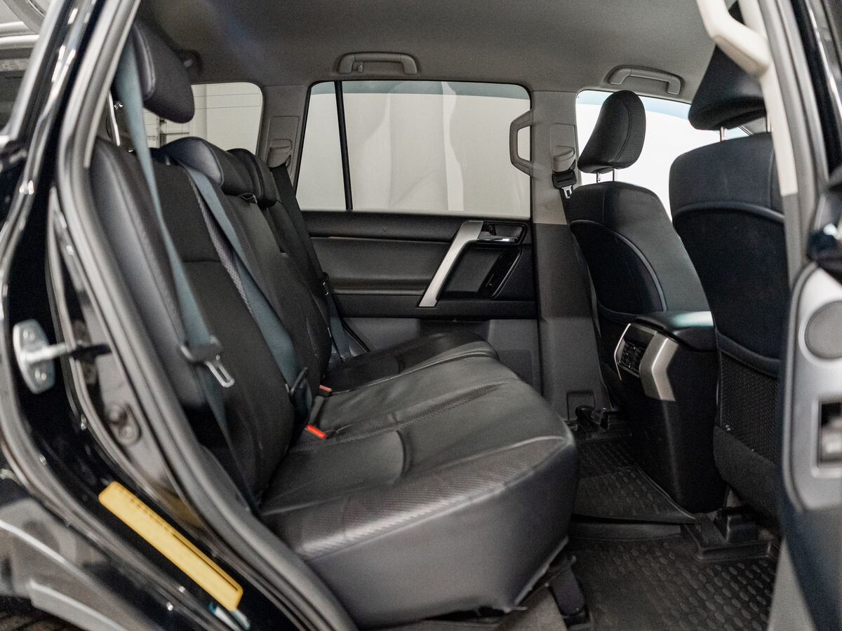 Toyota Land Cruiser Prado 2012 - фото автомобиля