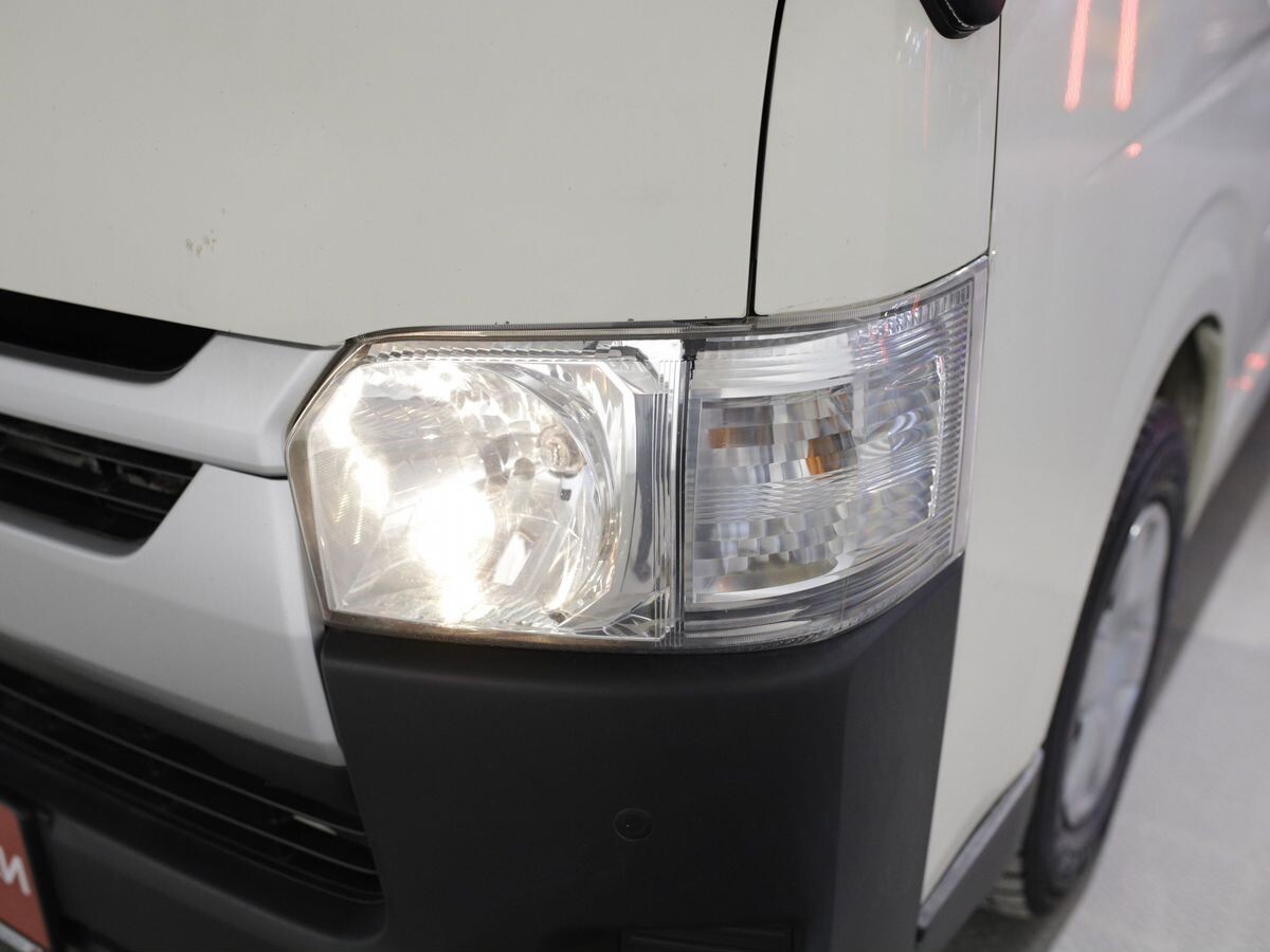 Toyota HiAce 2021 - фото автомобиля