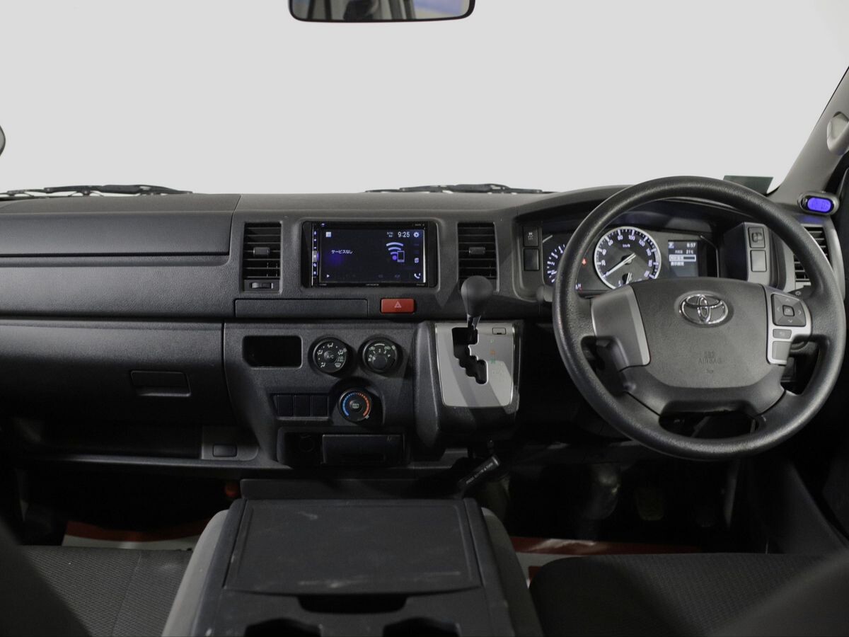 Toyota HiAce 2021 - фото автомобиля