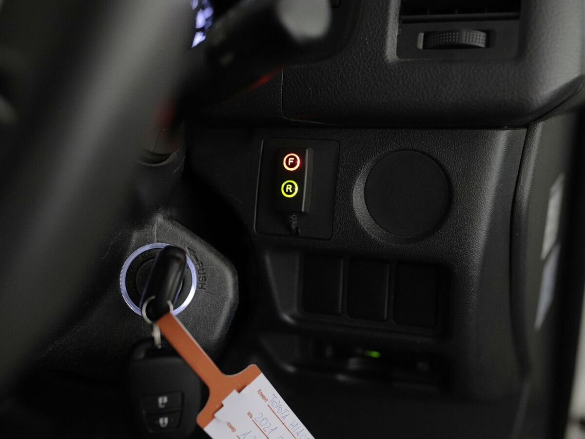 Toyota HiAce 2021 - фото автомобиля