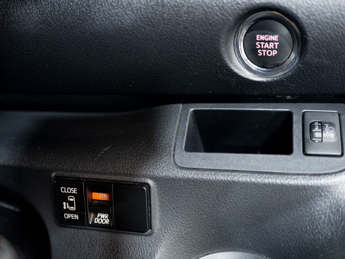 Toyota Sienta 2015 - фото автомобиля