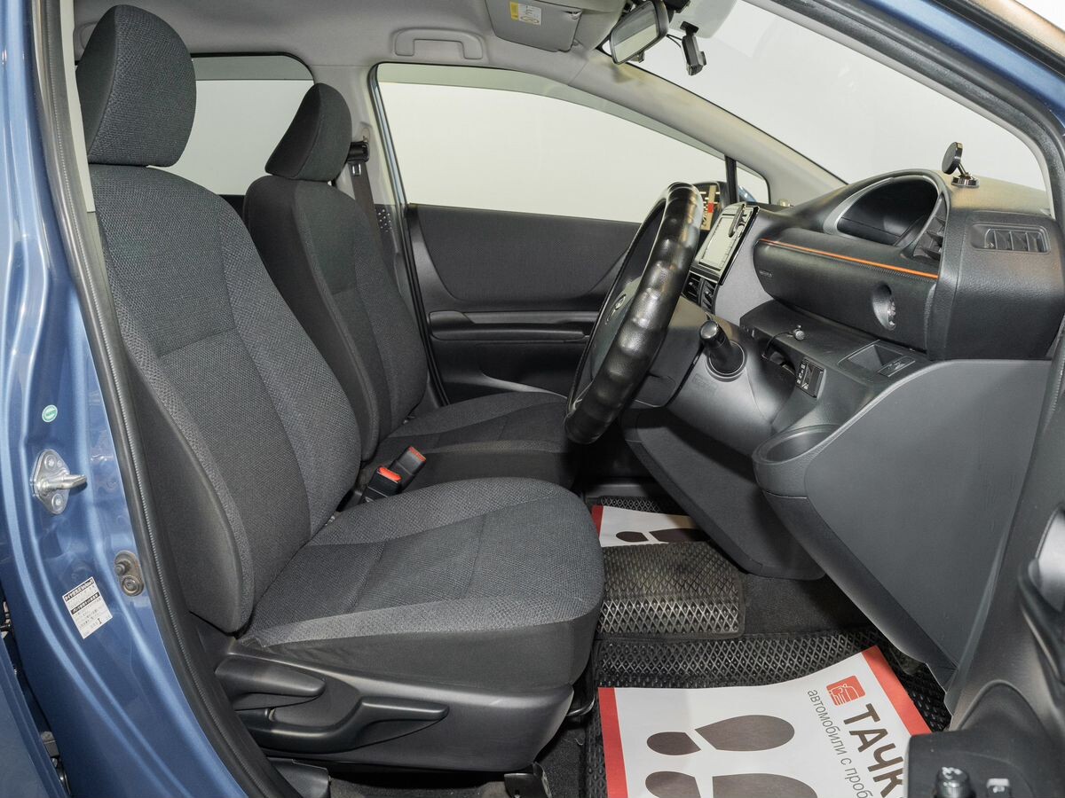 Toyota Sienta 2015 - фото автомобиля