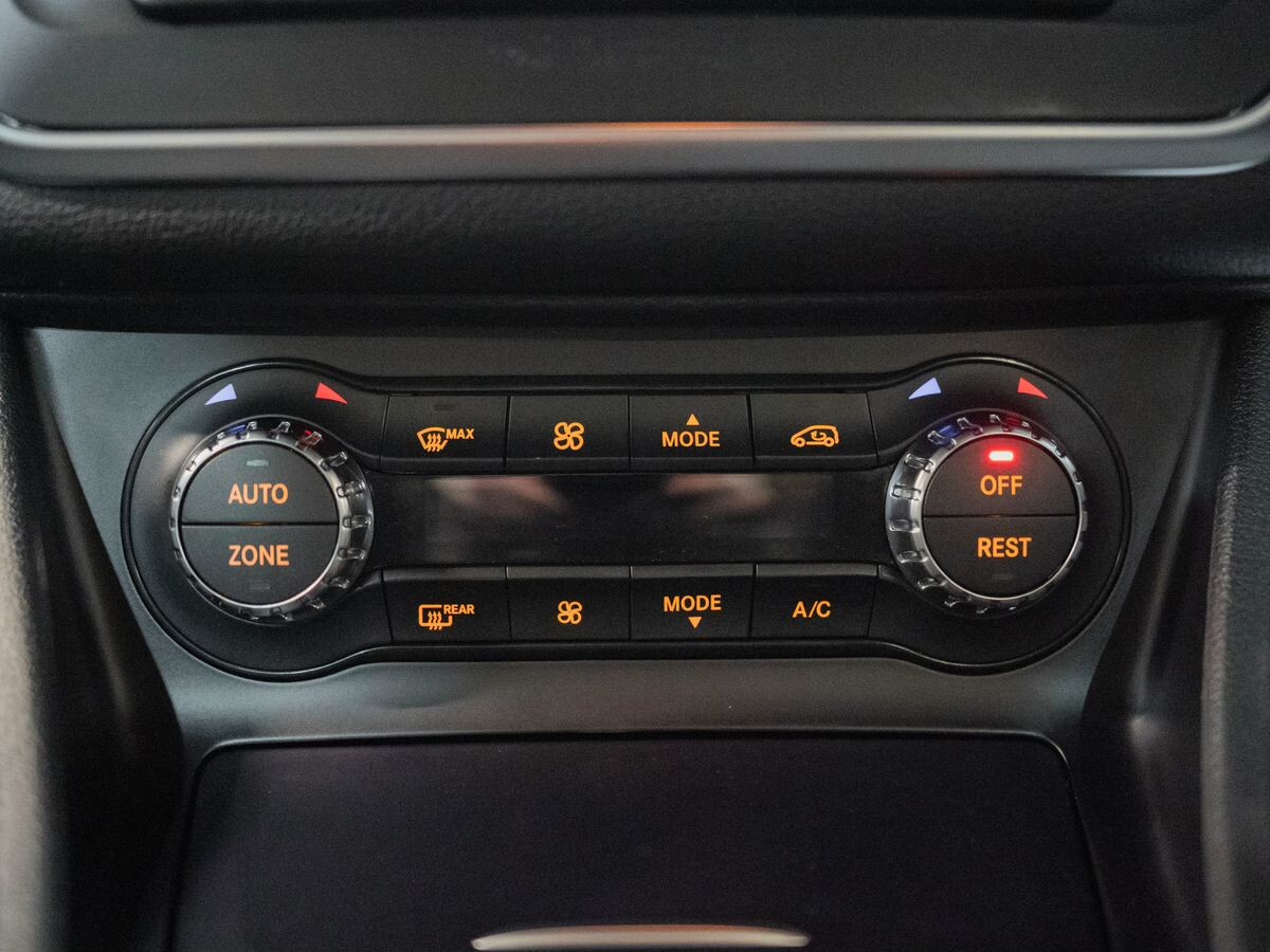 Mercedes-Benz GLA 2015 - фото автомобиля