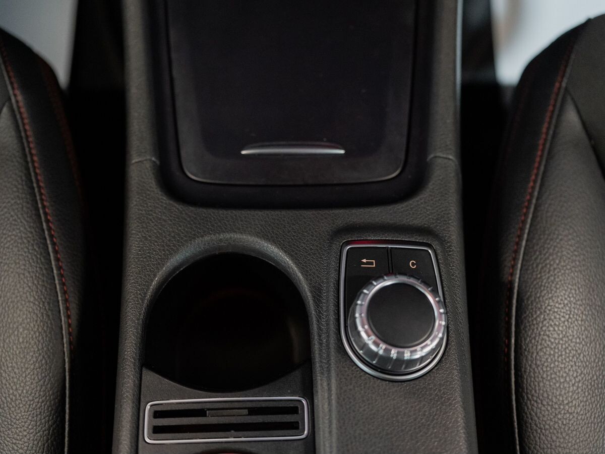 Mercedes-Benz GLA 2015 - фото автомобиля