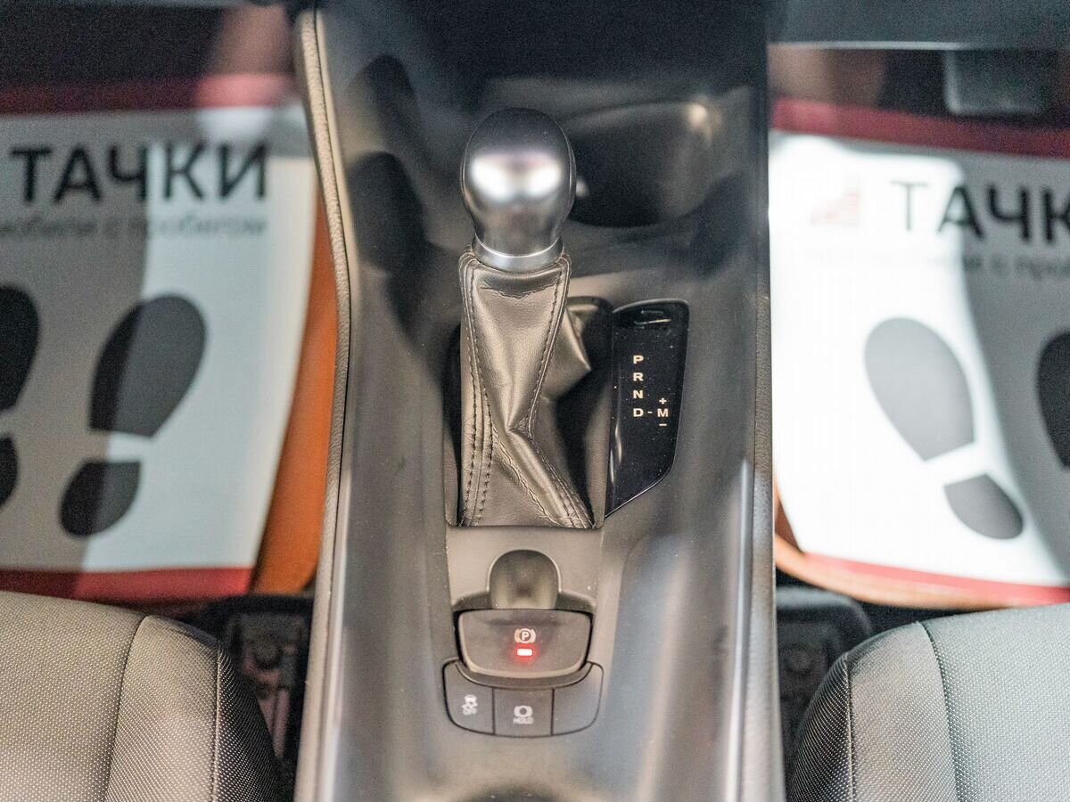 Toyota C-HR 2020 - фото автомобиля